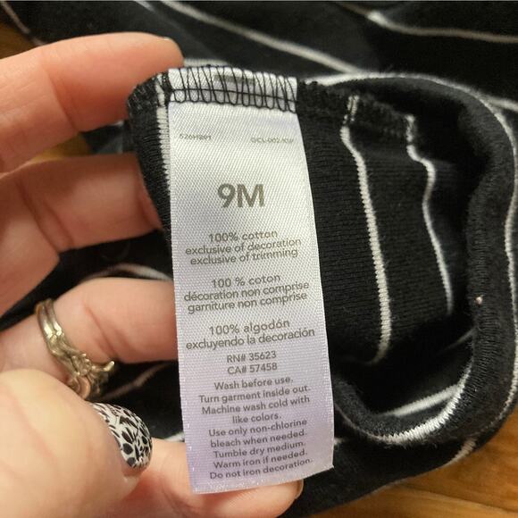 Carter’s Blak Striped Baby Boy Onesie, Size 9M - Picture 4 of 4